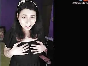 Prachtige tgirl DaniTheCutie spuit, danst en versnippert haar borsten voor jou