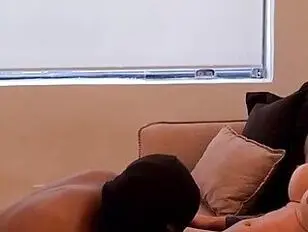 Черный мужчина любит заниматься сексом с ТС