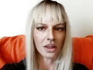 Footjob travesti
