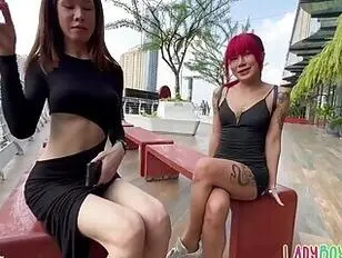 Ladyboystar Alice et Frame A Ladyboy et moi baisons à tour de rôle une fille thaïlandaise