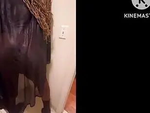 Меня заводит грудастая трансвеститка-шлюха