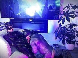 कैटवूमन टॉप्स बैटमैन