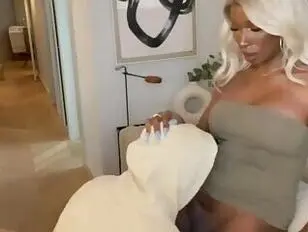 Dark chocolate tranny feeding her bf's mouth and ass