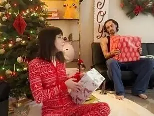 Goth si fa scopare sul divano