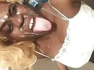 Anonimowa Classix Blondynka,toaletowa dziwka z spermą na twarzy