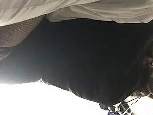 Сисси с толстой задницей скачет на дилдо