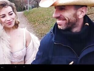 Blondynka skacze na wielkiego kutasa