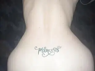 Piccola trans che prende il cazzo