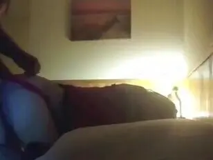 Luchando contra las ganas de correrse en ese culo apretado