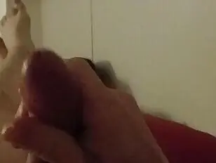 Amy Brands si masturba il cazzo