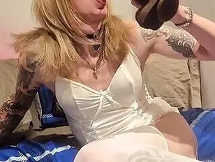 सैडी फिस्टिंग करती है