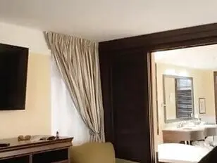 O árabe Shiraz Karam transa com um cara