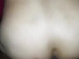 Großer schwarzer Schwanz rammt einen heißen CD-Player