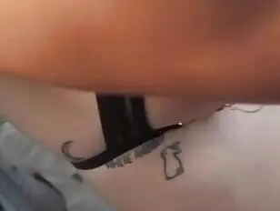 quita las persianas para comer el culo