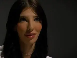 Ava Holt wordt in een wellustige ontmoeting door een detective geneukt.