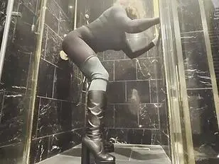 LanaChapelle Solo Fun In Hotel Room Shower