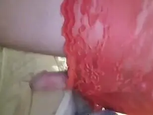 कांच के डिल्डो और बटप्लग के साथ अकेले सजी-धजी।
