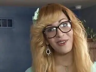 Ela é uma verdadeira vadia de esperma.