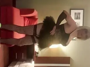 अपने आदमियों के लिए नाचो और अपनी कमर हिलाओ