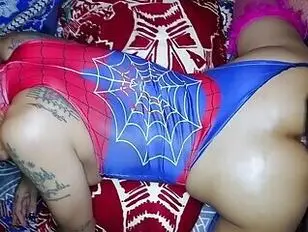 Un tipo perverso incontra una ladyboy perversa