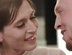 Transexuelle au cœur brisé analed par le frère de son petit ami