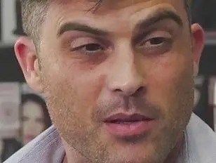 टीएस जेना झुक जाती है और दोस्त द्वारा गुदा मैथुन करवाती है