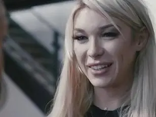 TS Aubrey si fa inculare dal cazzo del suo ragazzo
