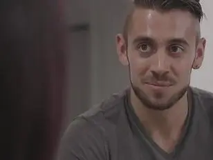 Hermanastro disfruta follando a su hermanastra TS