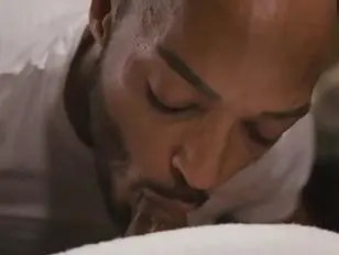 Il massaggiatore nero ha analizzato la sua procace cliente TS