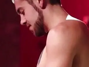 Das geile Tbabe Khloe Kay anal fickt in mehreren Stellungen