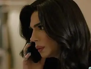 La trans Ariel si scopa il fratellastro arrapato