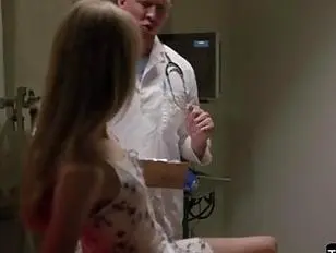 La bella superstar Crystal Thayer ha riscaldato l'incontro anale