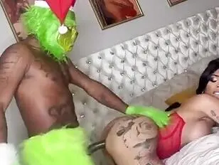 एकमात्र चीज जो ग्रीनच चुराना चाहता है वह है कुछ गर्म नम गधा